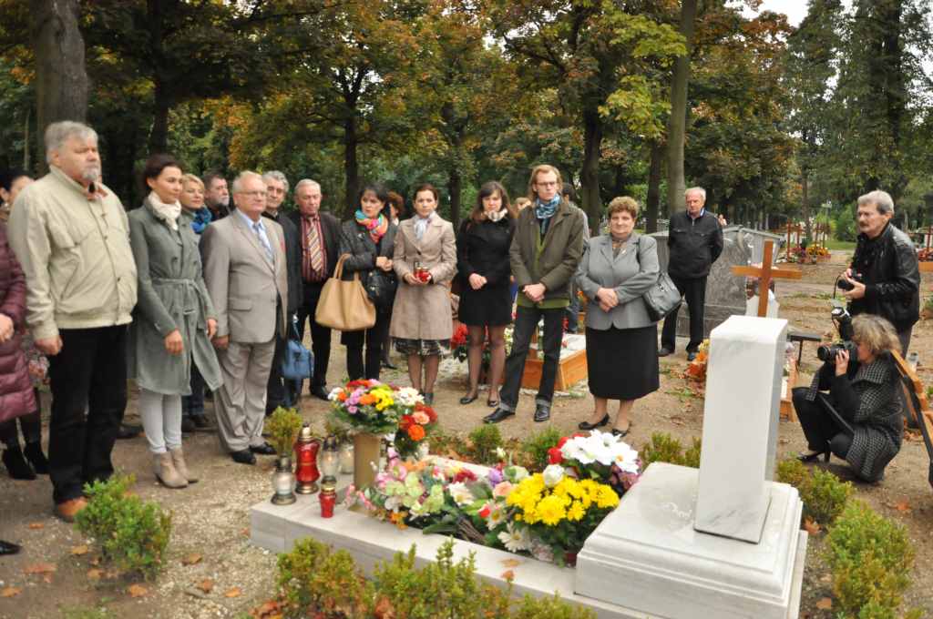 Złożyli kwiaty na grobie Lidii Nowikowej