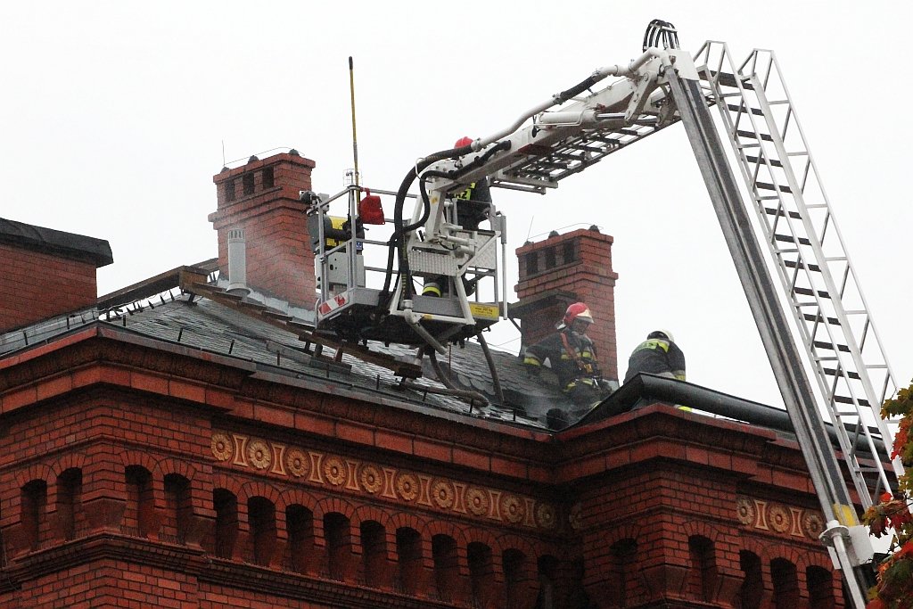 Uczelnia w ogniu! Zapaliło się poddasze PWSZ cz2