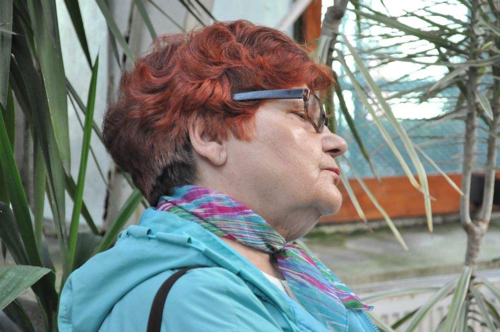 Seniorzy w świecie muzyki, poezji i kwiatów