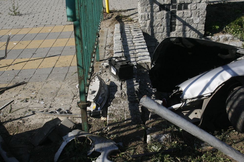 Uciekali przed policją i wjechali do rowu!