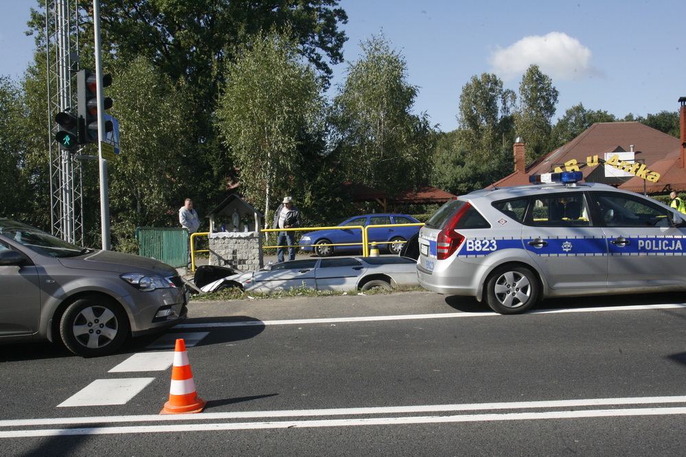 Uciekali przed policją i wjechali do rowu!