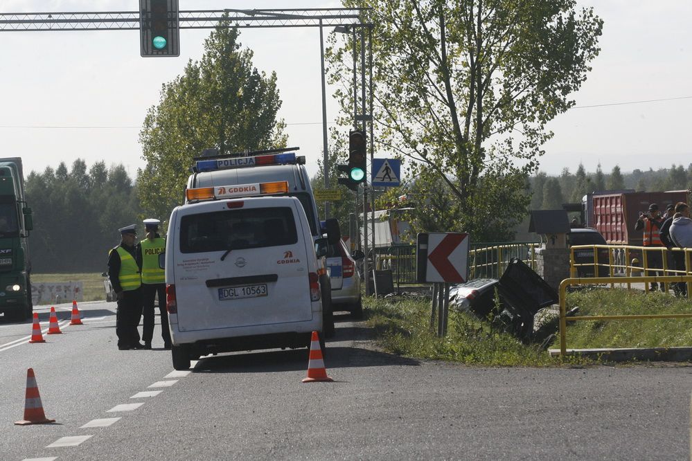 Uciekali przed policją i wjechali do rowu!
