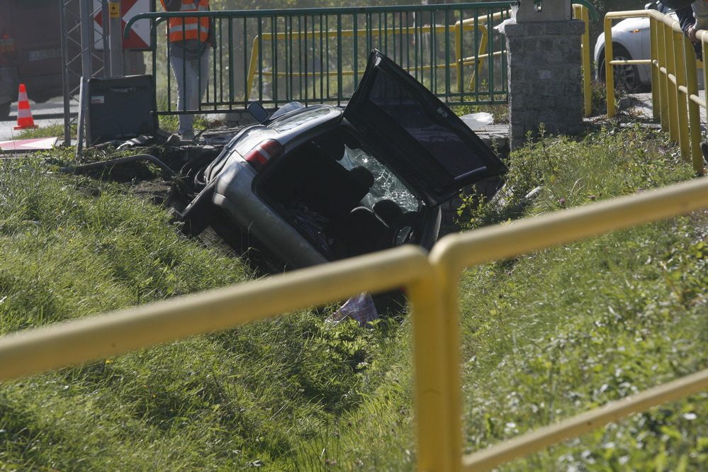 Uciekali przed policją i wjechali do rowu!