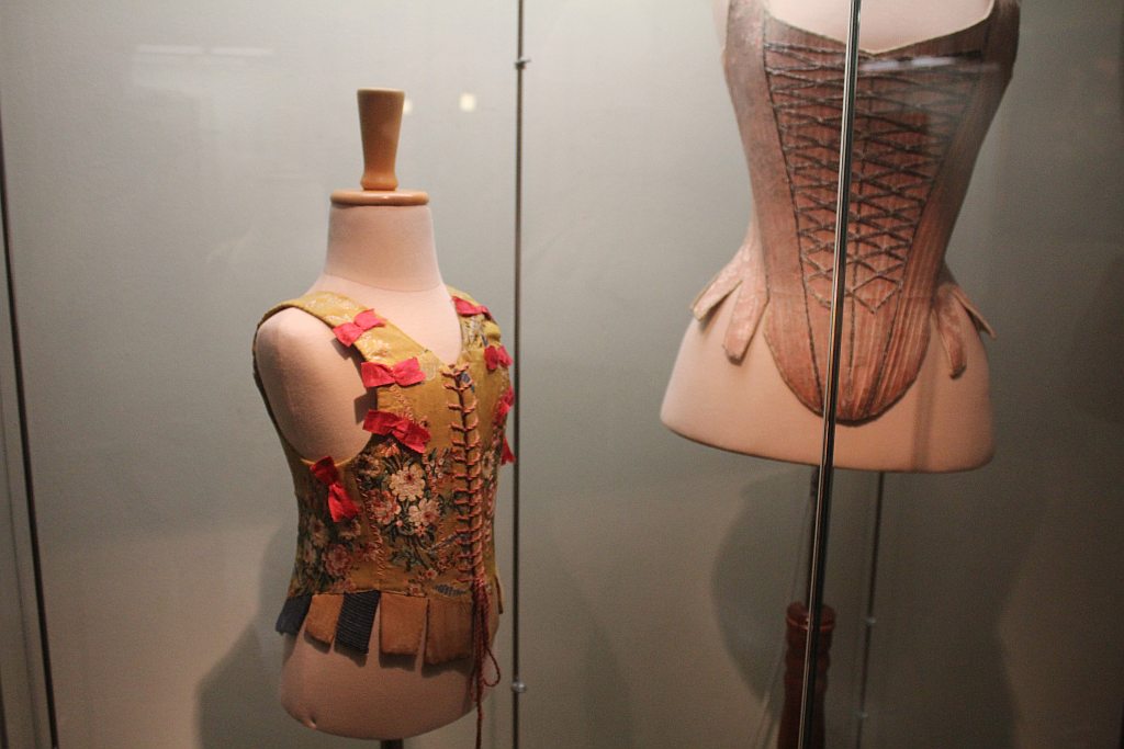 Dawna moda dziecięca XVII-XX w.