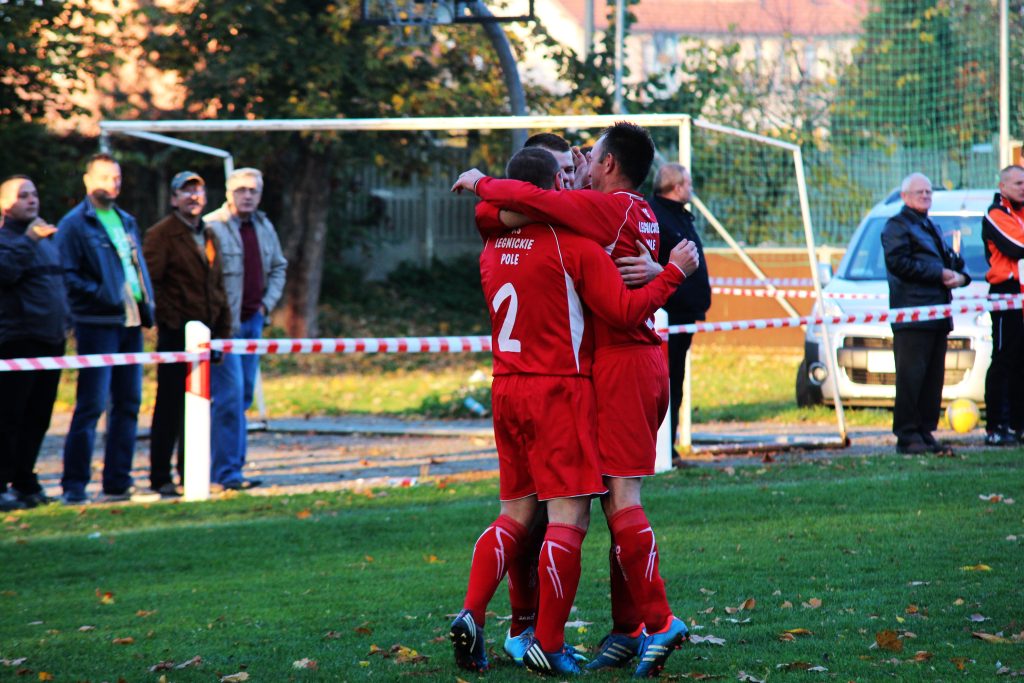 Okręgówka: KS Legnickie Pole  -  Zryw 3:2