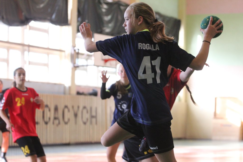 Dziewczęta: EuCo UKS - UKS Handball 28 21:16