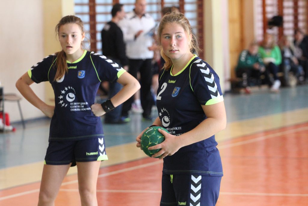 Dziewczęta: EuCo UKS - UKS Handball 28 21:16