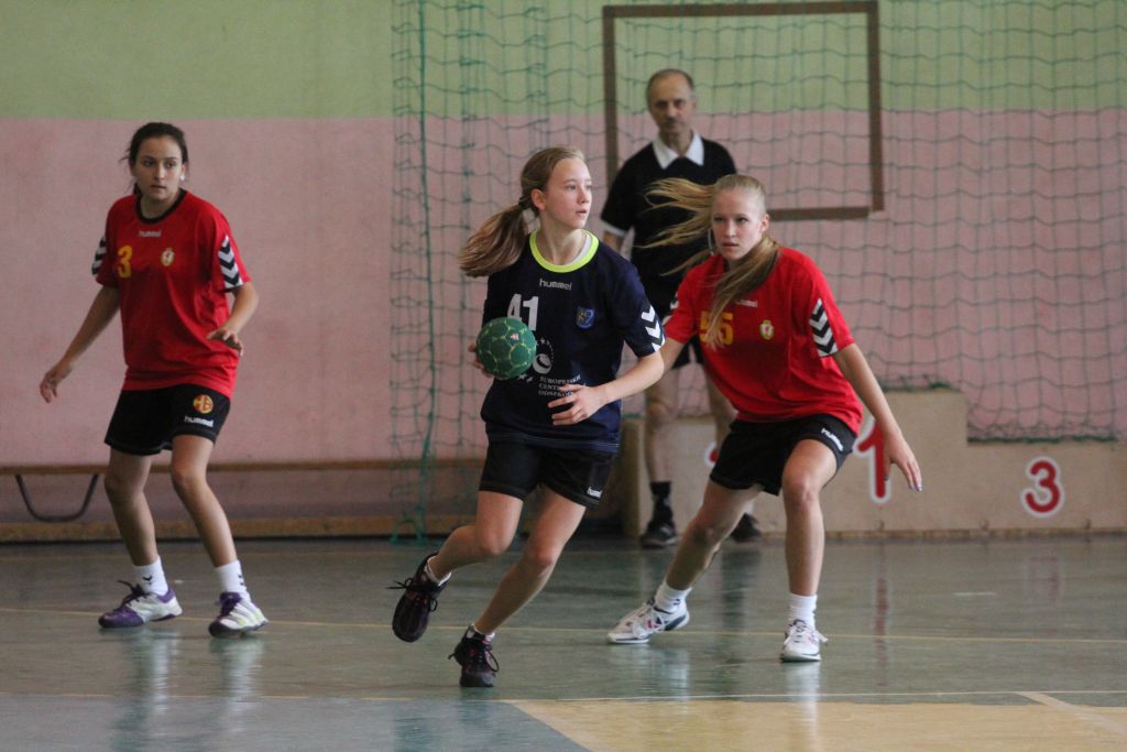 Dziewczęta: EuCo UKS - UKS Handball 28 21:16