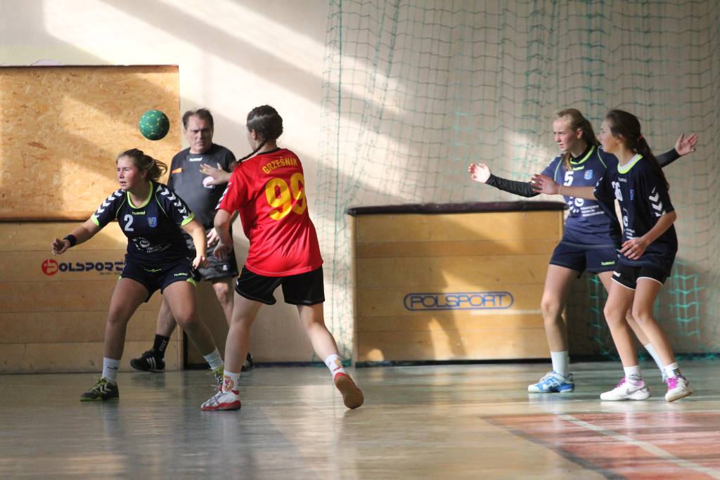 Dziewczęta: EuCo UKS - UKS Handball 28 21:16