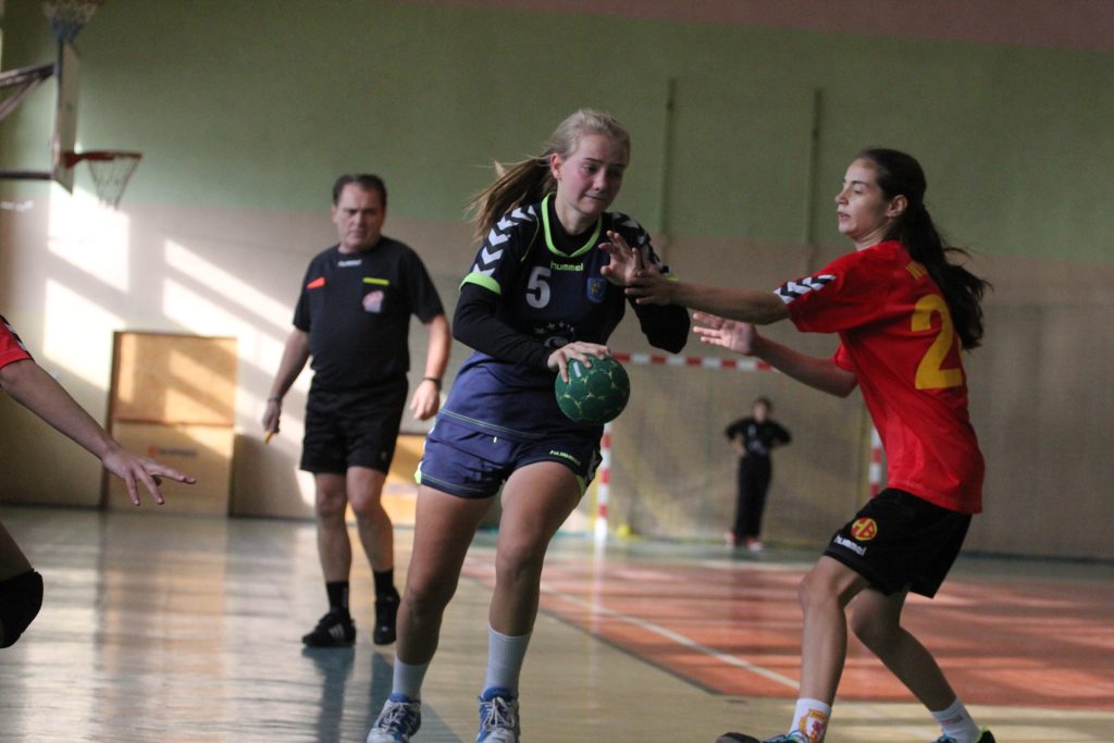 Dziewczęta: EuCo UKS - UKS Handball 28 21:16