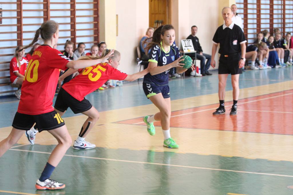 Dziewczęta: EuCo UKS - UKS Handball 28 21:16