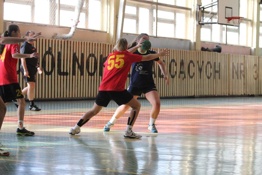 Dziewczęta: EuCo UKS - UKS Handball 28 21:16