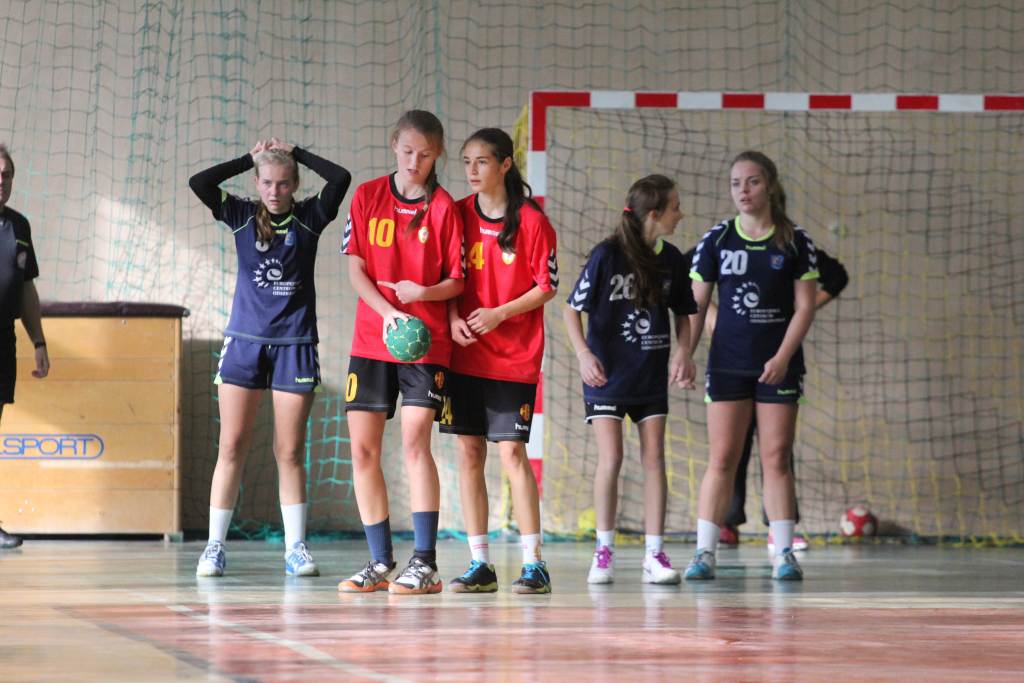 Dziewczęta: EuCo UKS - UKS Handball 28 21:16