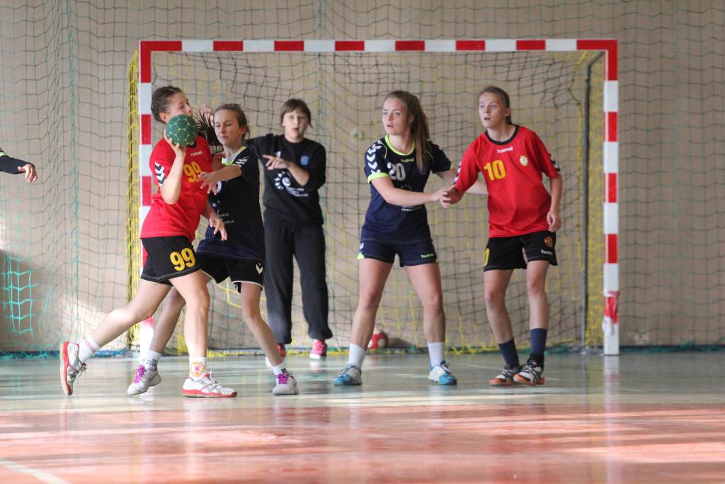 Dziewczęta: EuCo UKS - UKS Handball 28 21:16