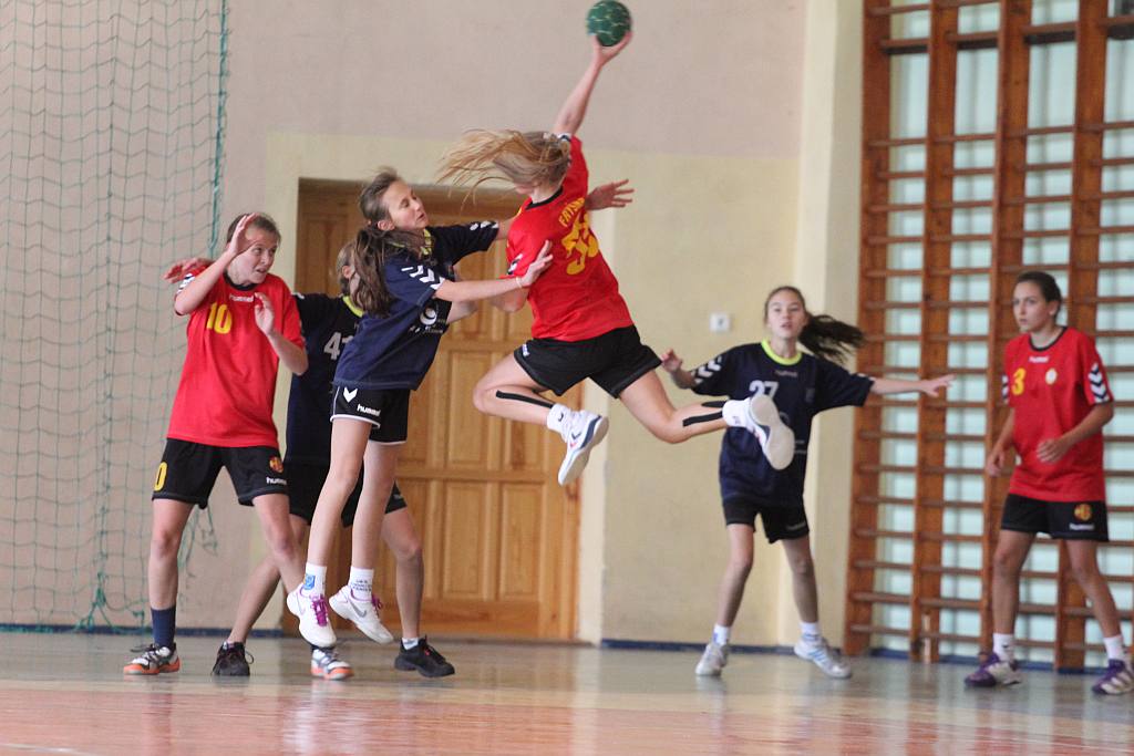 Dziewczęta: EuCo UKS - UKS Handball 28 21:16