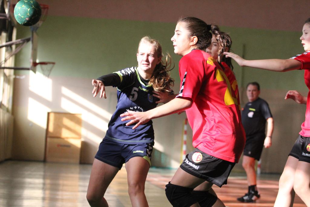 Dziewczęta: EuCo UKS - UKS Handball 28 21:16