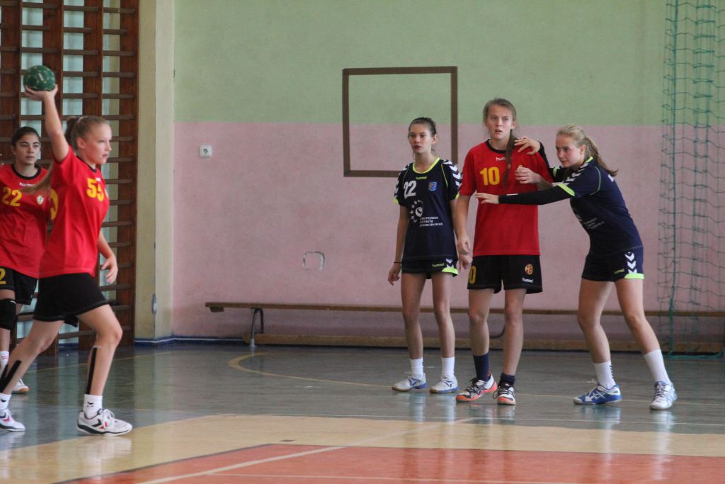 Dziewczęta: EuCo UKS - UKS Handball 28 21:16