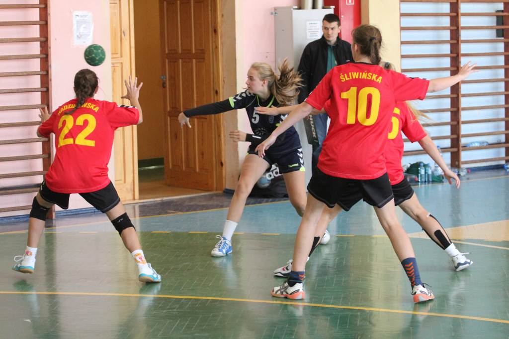 Dziewczęta: EuCo UKS - UKS Handball 28 21:16