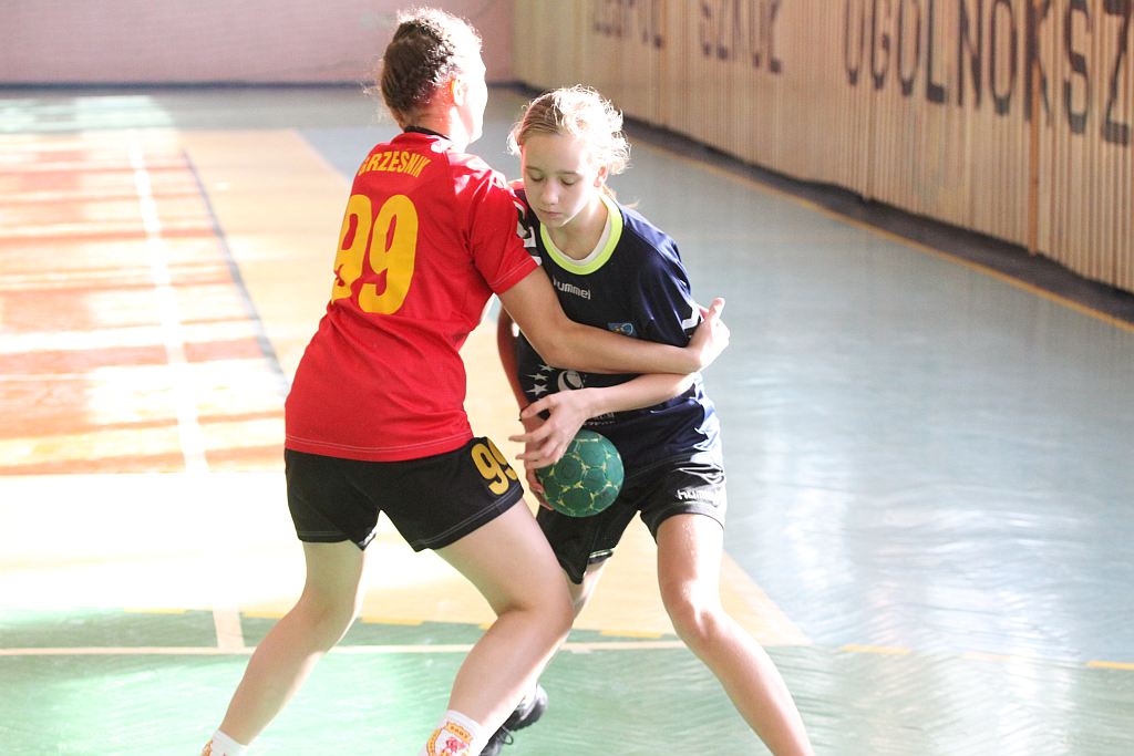 Dziewczęta: EuCo UKS - UKS Handball 28 21:16