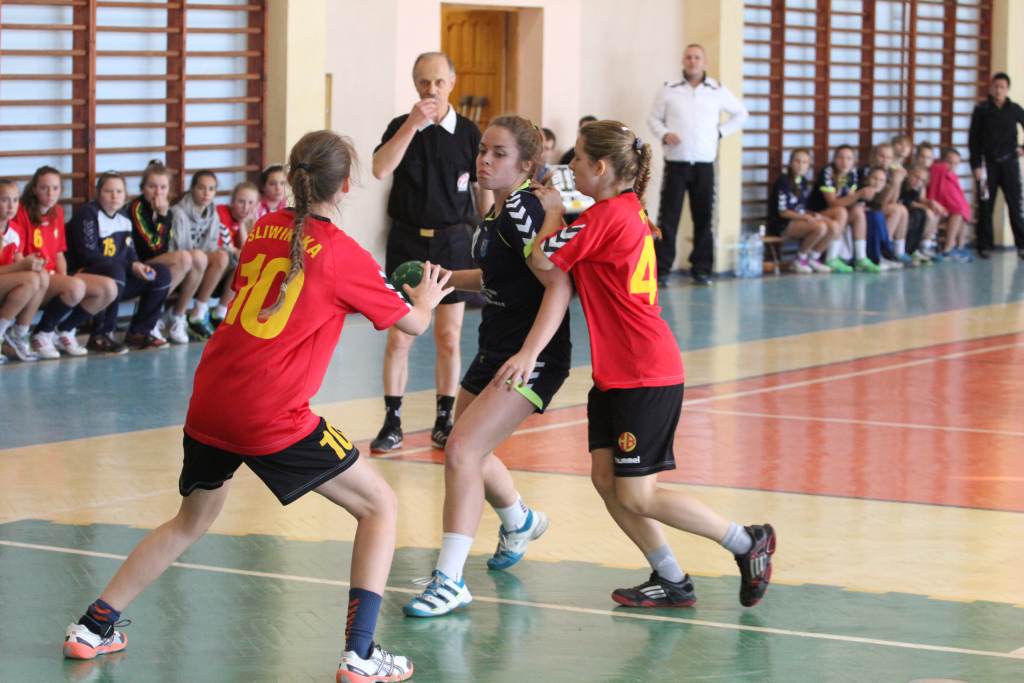 Dziewczęta: EuCo UKS - UKS Handball 28 21:16