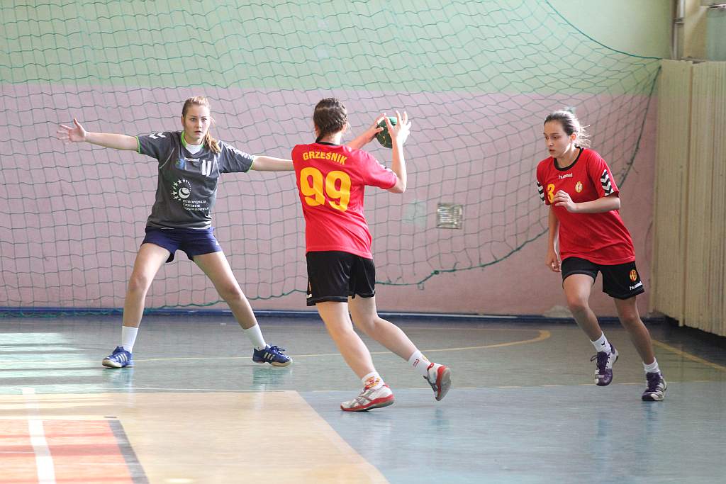 Dziewczęta: EuCo UKS - UKS Handball 28 21:16