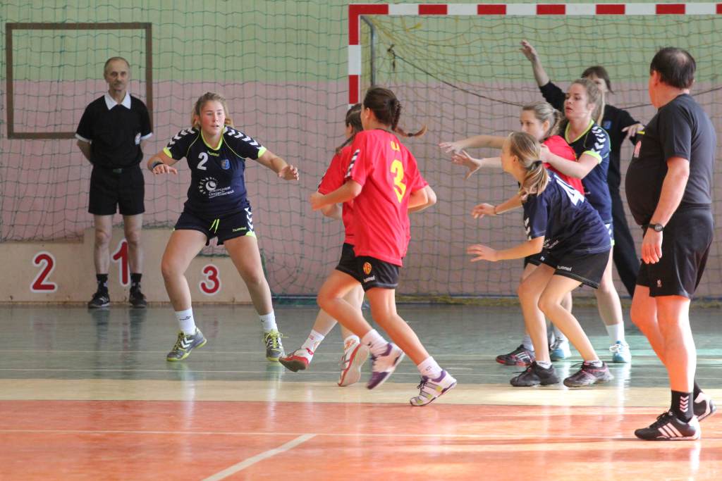 Dziewczęta: EuCo UKS - UKS Handball 28 21:16