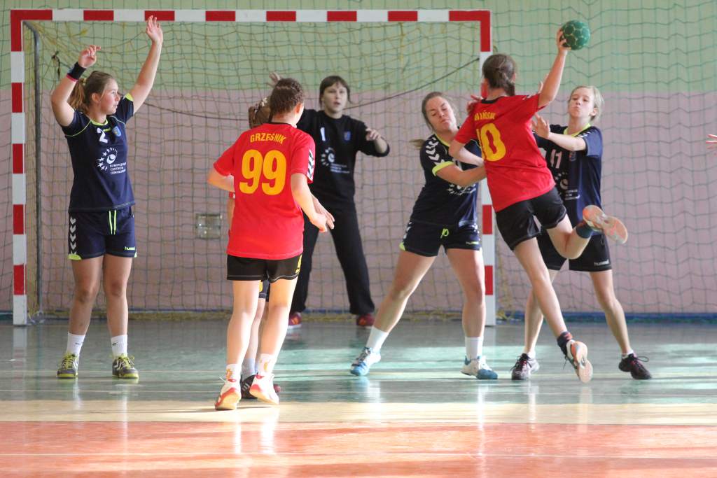 Dziewczęta: EuCo UKS - UKS Handball 28 21:16