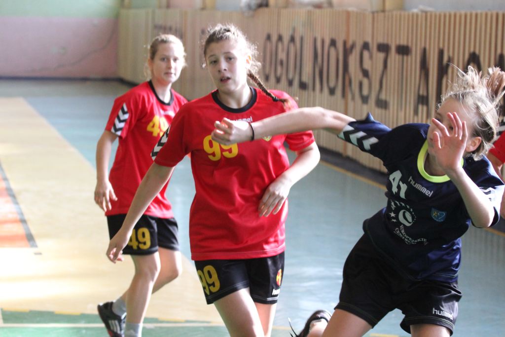 Dziewczęta: EuCo UKS - UKS Handball 28 21:16