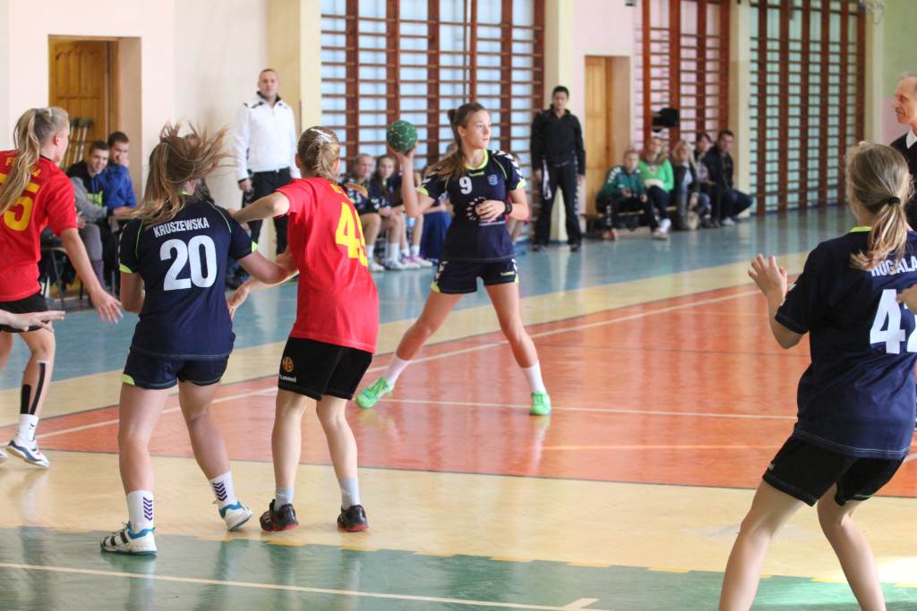 Dziewczęta: EuCo UKS - UKS Handball 28 21:16