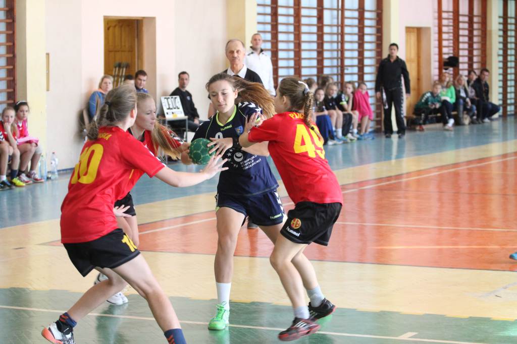 Dziewczęta: EuCo UKS - UKS Handball 28 21:16