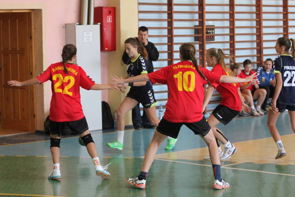 Dziewczęta: EuCo UKS - UKS Handball 28 21:16
