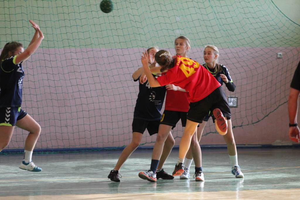 Dziewczęta: EuCo UKS - UKS Handball 28 21:16