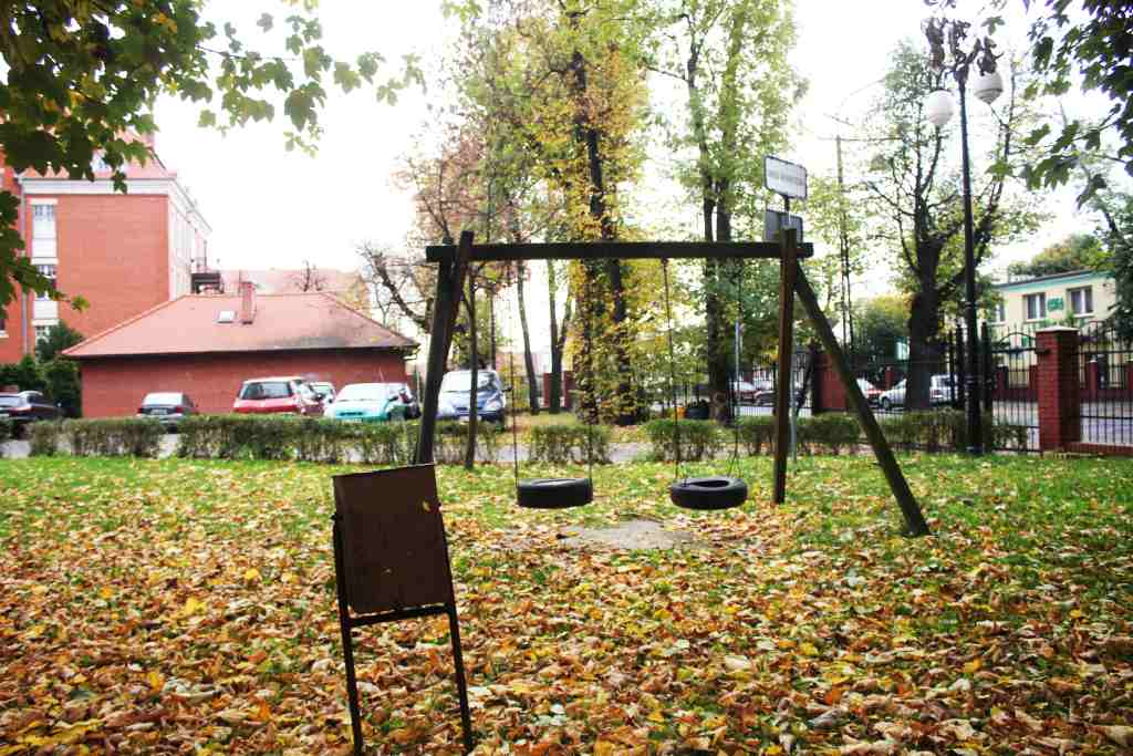 Jesienny przepełniony kolorami październik
