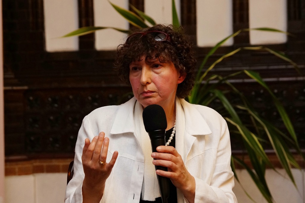 „Mieć biust jak C.C.
