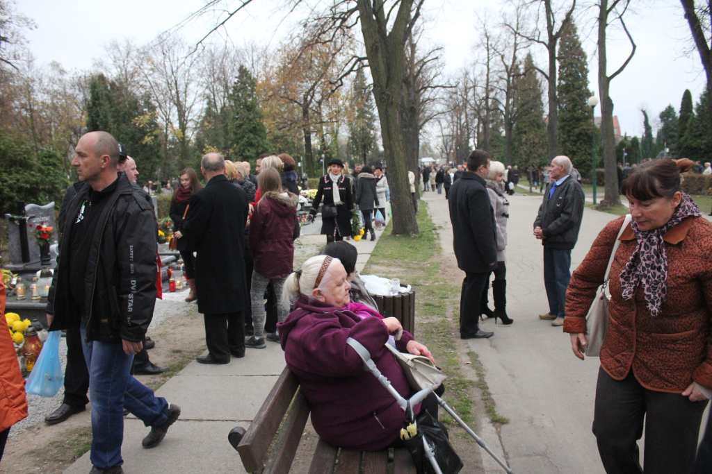 Msza Święta na legnickim cmentarzu