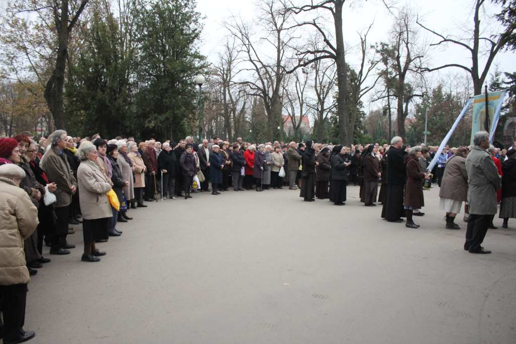 Msza Święta na legnickim cmentarzu
