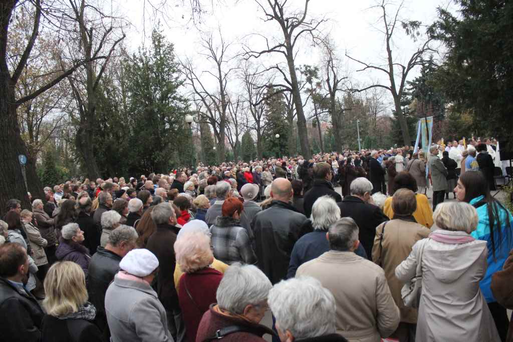 Msza Święta na legnickim cmentarzu