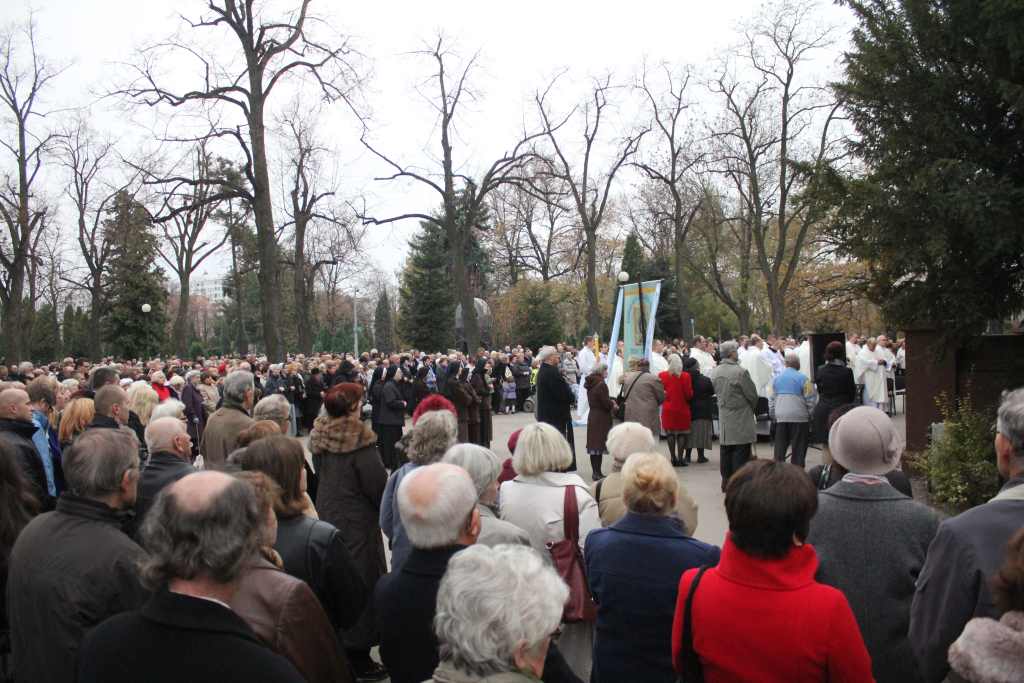 Msza Święta na legnickim cmentarzu