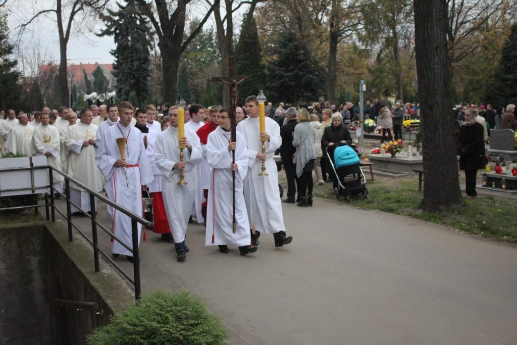 Msza Święta na legnickim cmentarzu