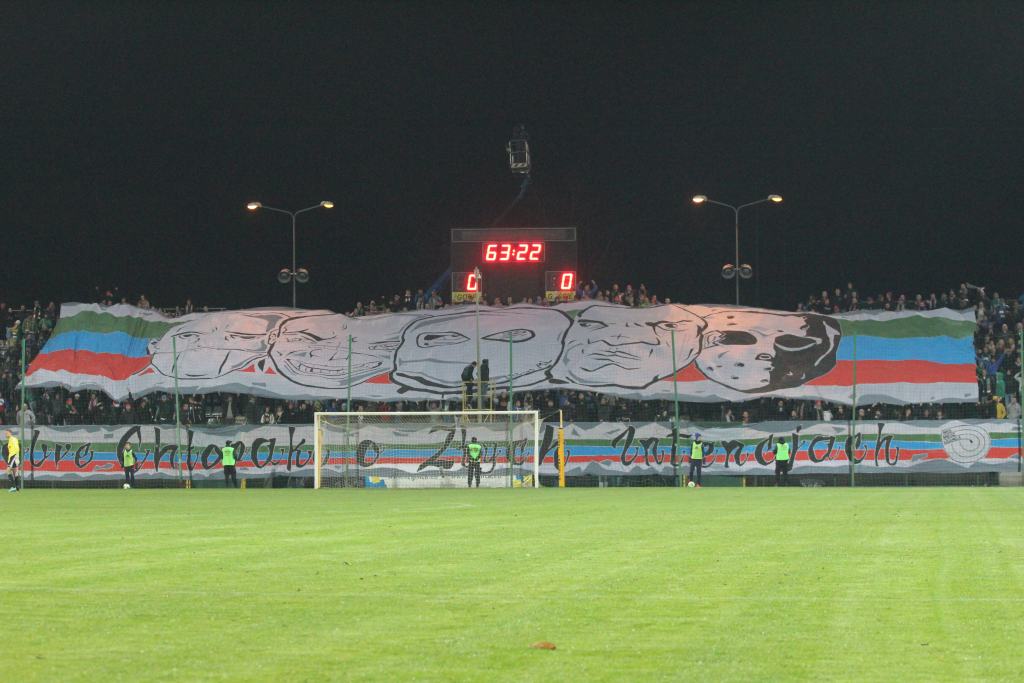 Stadion im. Orła Białego z kompletem publiczności
