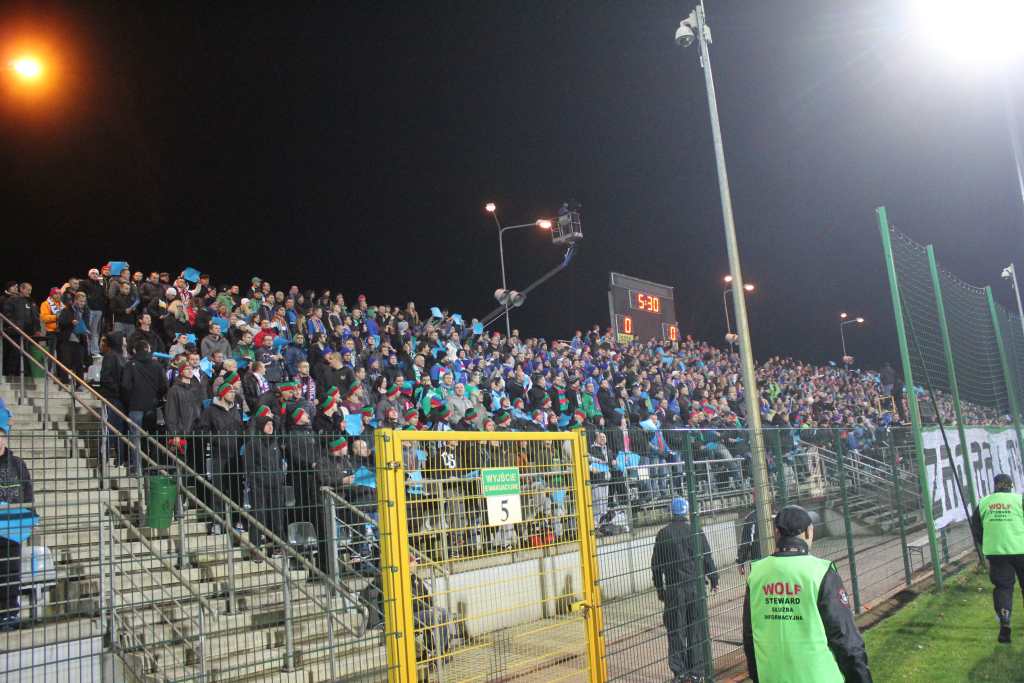Stadion im. Orła Białego z kompletem publiczności