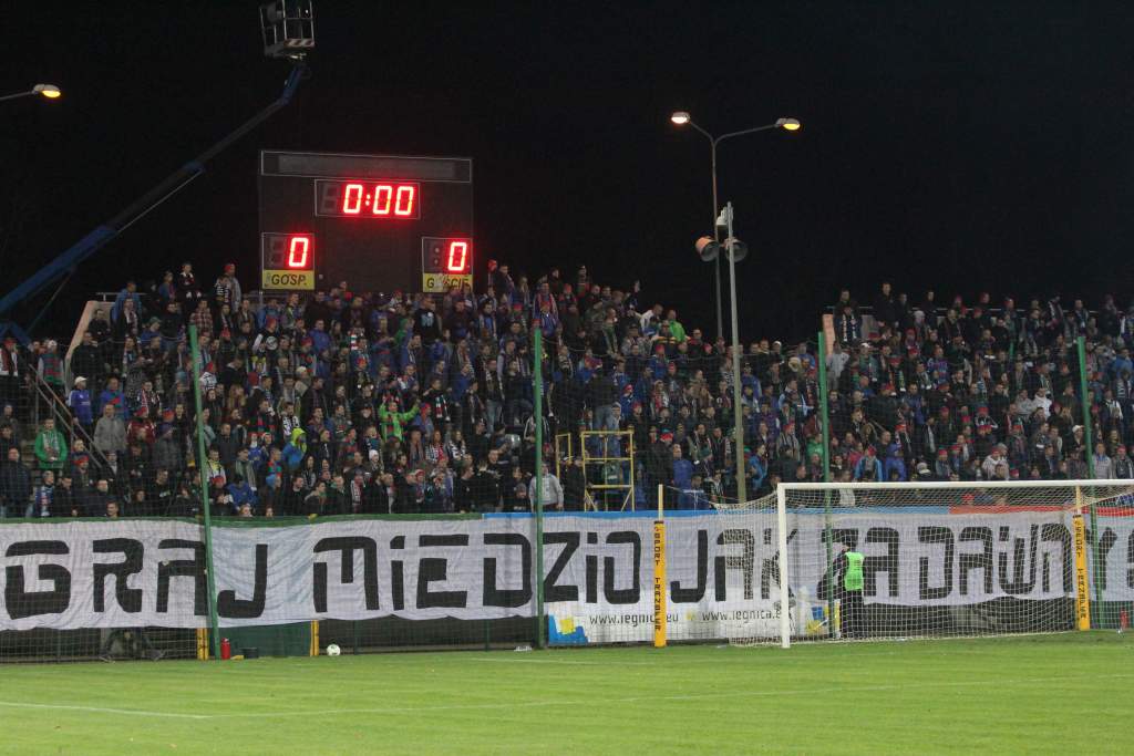 Stadion im. Orła Białego z kompletem publiczności