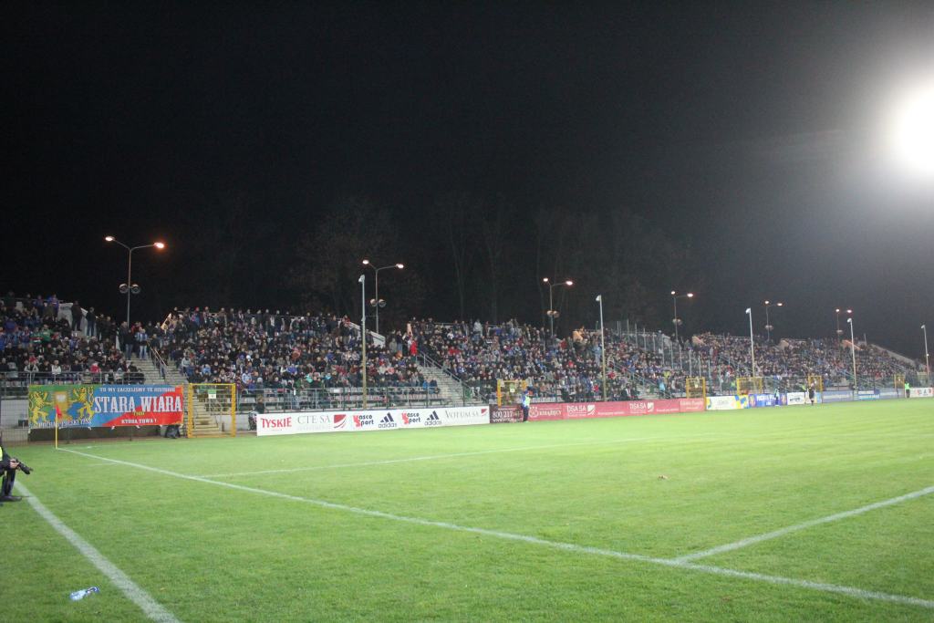 Stadion im. Orła Białego z kompletem publiczności