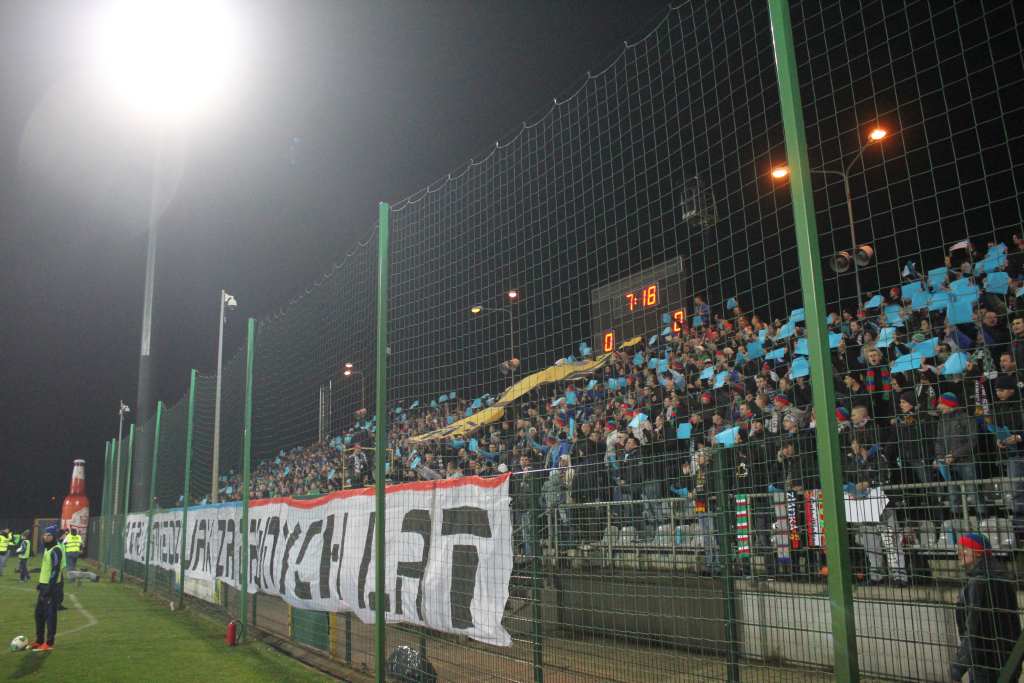 Stadion im. Orła Białego z kompletem publiczności