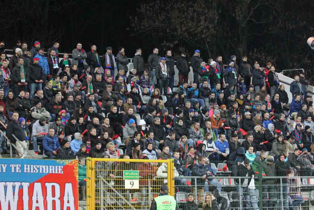Stadion im. Orła Białego z kompletem publiczności