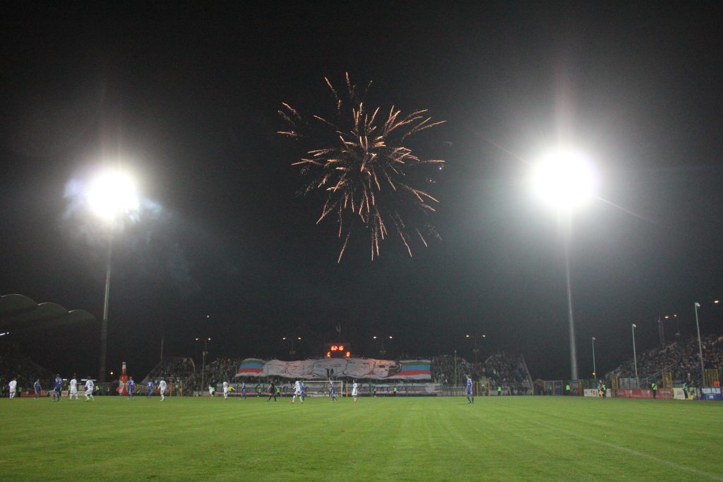 Stadion im. Orła Białego z kompletem publiczności