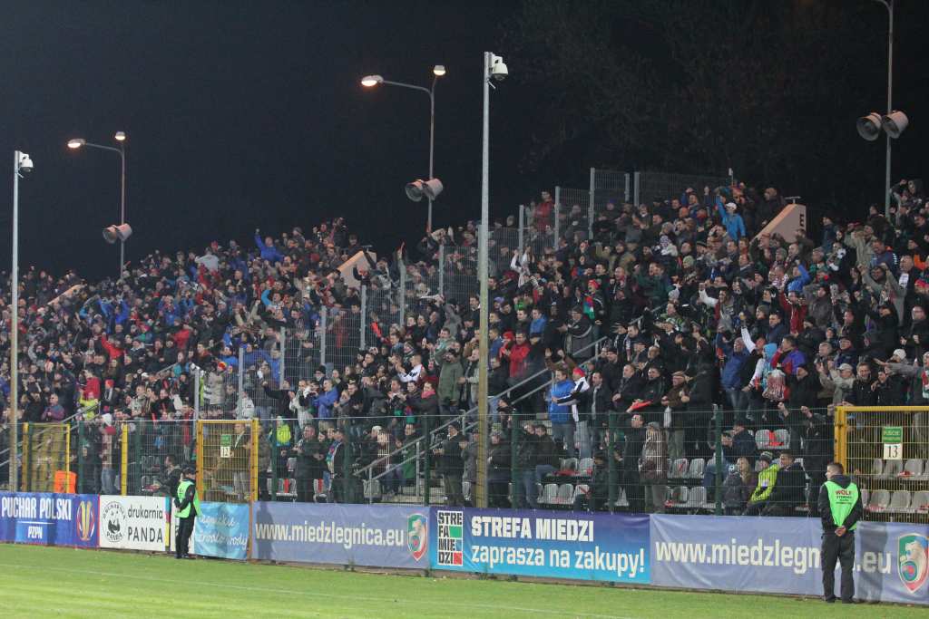 Stadion im. Orła Białego z kompletem publiczności