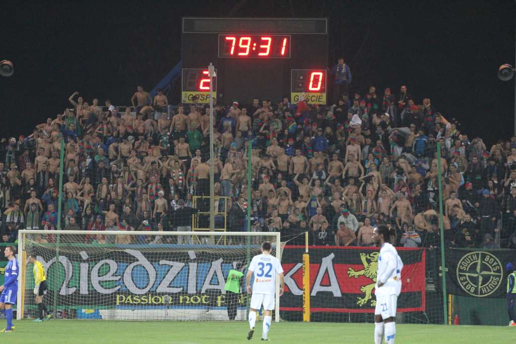 Stadion im. Orła Białego z kompletem publiczności