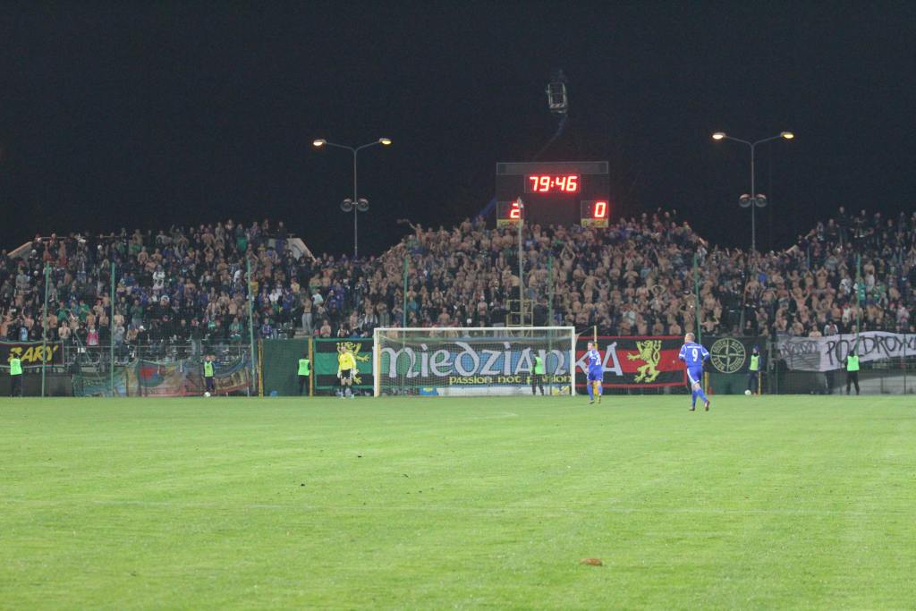 Stadion im. Orła Białego z kompletem publiczności