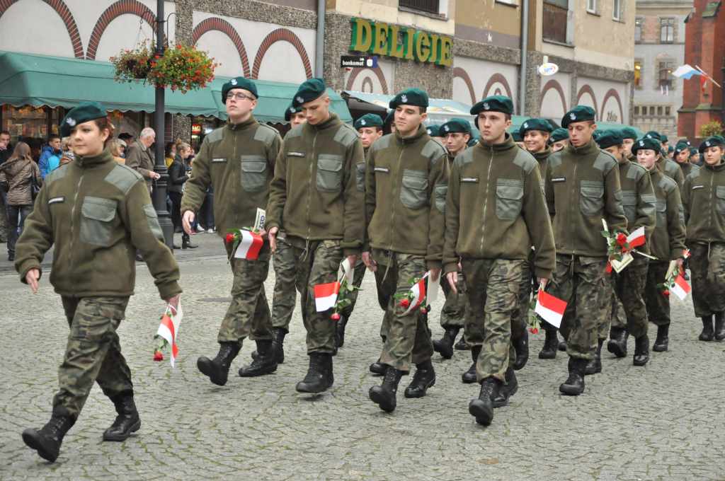 Uczniowie klas mundurowych ślubowali w Rynku